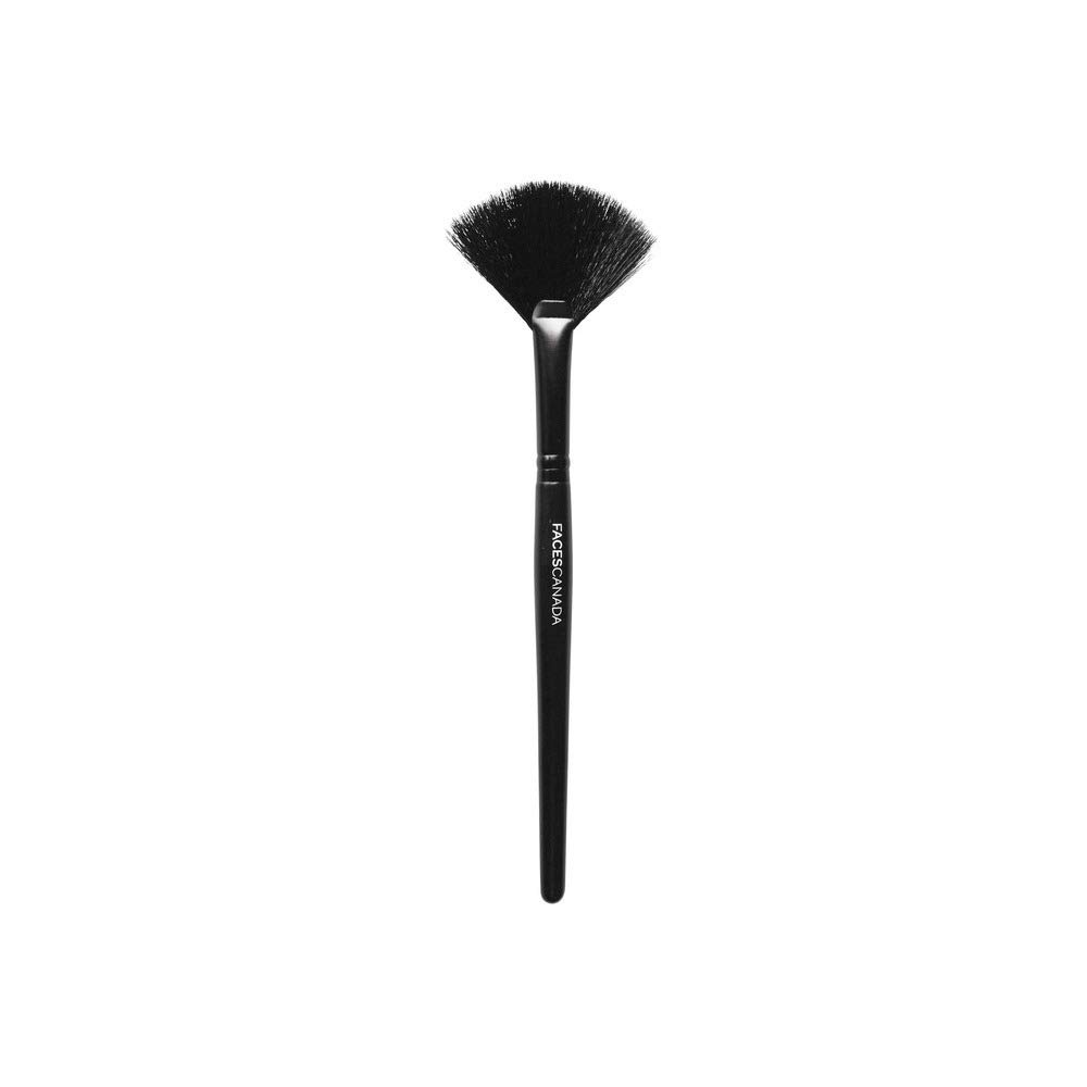 Веерная кисть для хайлайтера Faces Canada