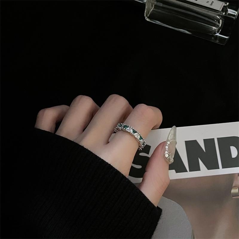 Цветной бриллиант 'Сокровище' Открытое кольцо Нишевый дизайн Легкая роскошь Высокое чувство Индивидуальность Мода Супер фея Ряд бриллиантов циркона Кольцо Женщина