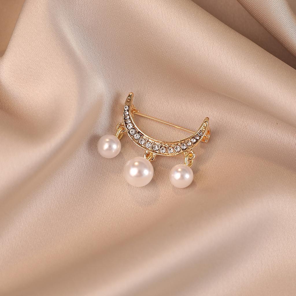 Маленькая брошь «Жемчужная луна», брошь со сплавом и антибликовой застежкой, высококлассная и легкая роскошная булавка для аксессуаров для одежды