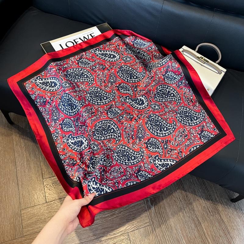 Spring and summer new Korean fashion sweet polka dot simulation silk small square scarf women's thin sunscreen silk scarf decorative small scarf