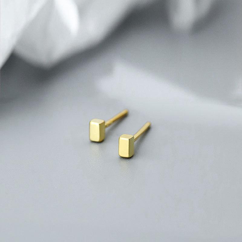 Square Earrings Simple and Compact Earrings Nourish Ear Piercings and Individual Ears Cold Style