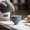 Расписанная вручную керамическая чашка для чая с цветком и 3D бабочкой на высокой ножке, синий фарфоровый чайный сервиз для личного пользования