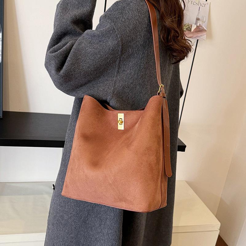 Вместительная замшевая сумка в стиле ретро для通勤, женская новая универсальная сумка через плечо, сумка-мессенджер, сумка-ведро 2025
