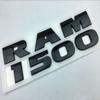 Набор эмблем и шильдиков черного цвета для Dodge Ram 1500 для придания автомобилю элегантного вида**