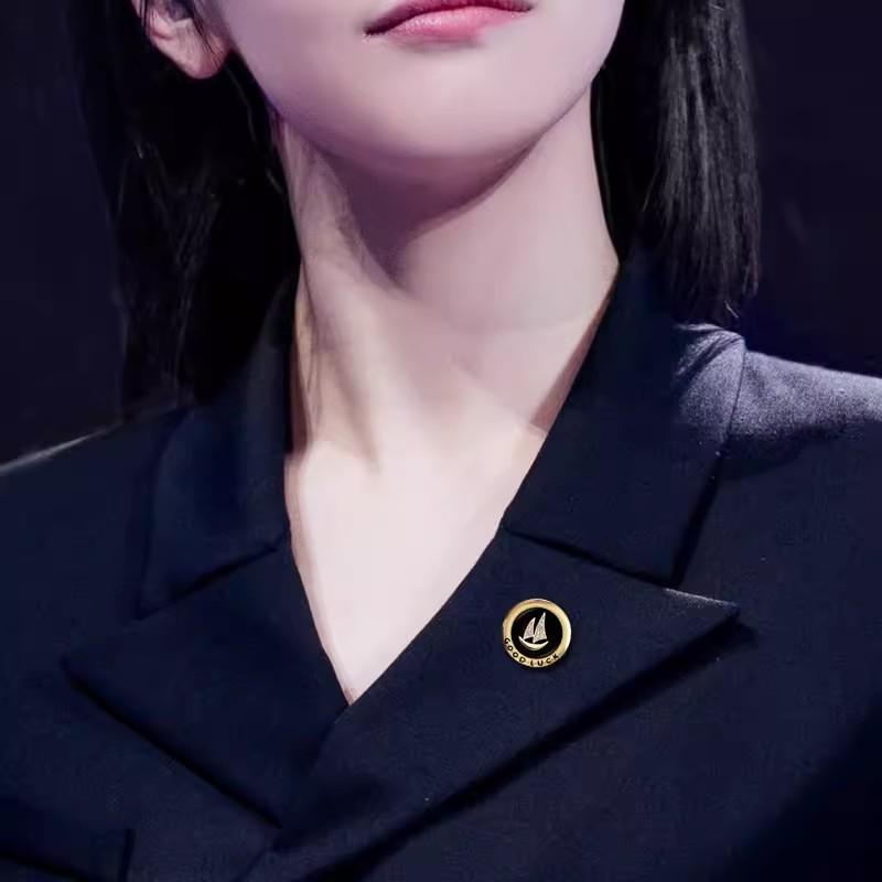 Smooth Sailing Men's Brooch, High-end Suit, Corsage, Business Collar Pin, Navy Style