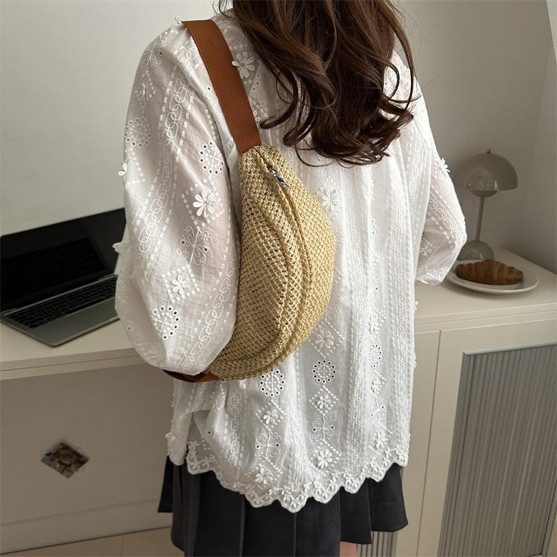 Популярная в этом году персонализированная плетеная новая тенденция 2024 года соломенное плетение мода иностранный стиль одно плечо кроссбоди маленькая сумка на груди для женщин