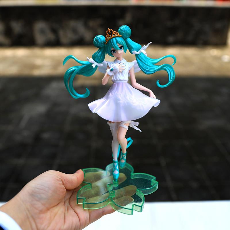 Non-Toxic Hatsune Miku Figures Anime Peripheral Two-Dimensional Beautiful Children Model Case Ornaments Children Gifts Home Decorations
