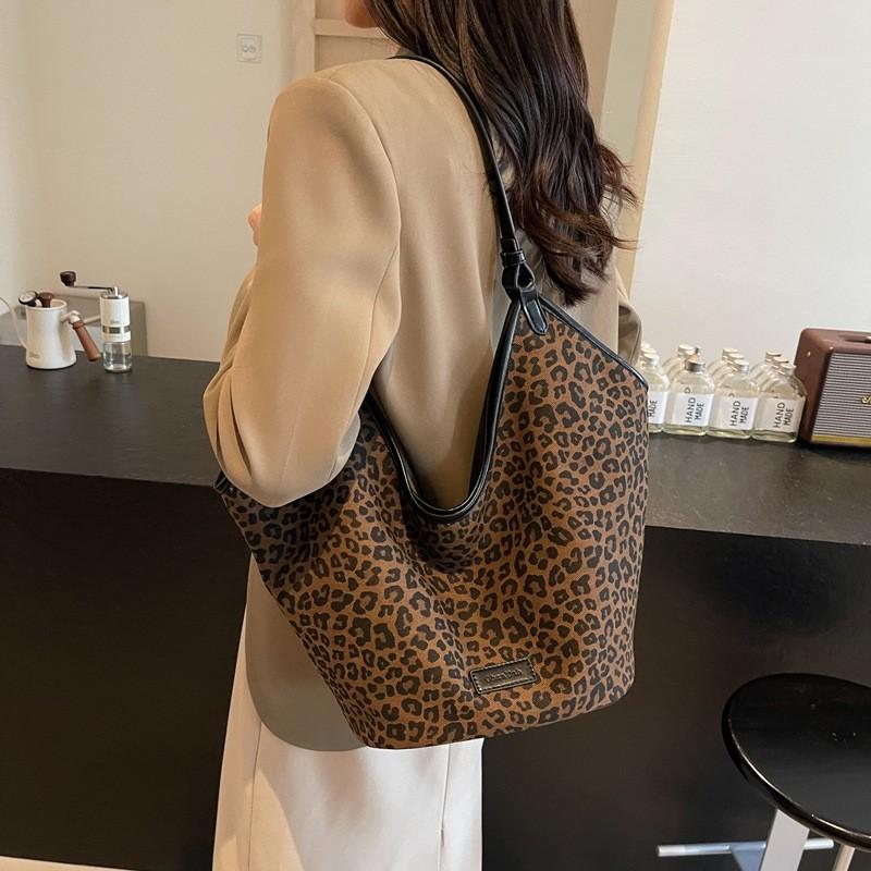 Ielgy Retro Simple Female Bag Fashion Large Capacity Tote Bag Underarm Leopard Print Bucket Bag