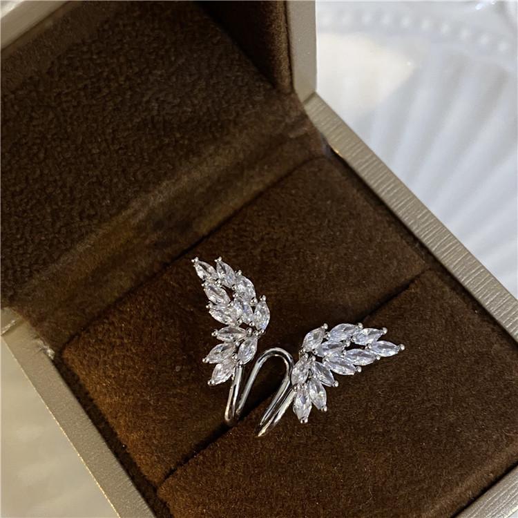 Элегантная серьга-кафф с бабочкой из циркона: Уникальный дизайн без пирсинга для женщин