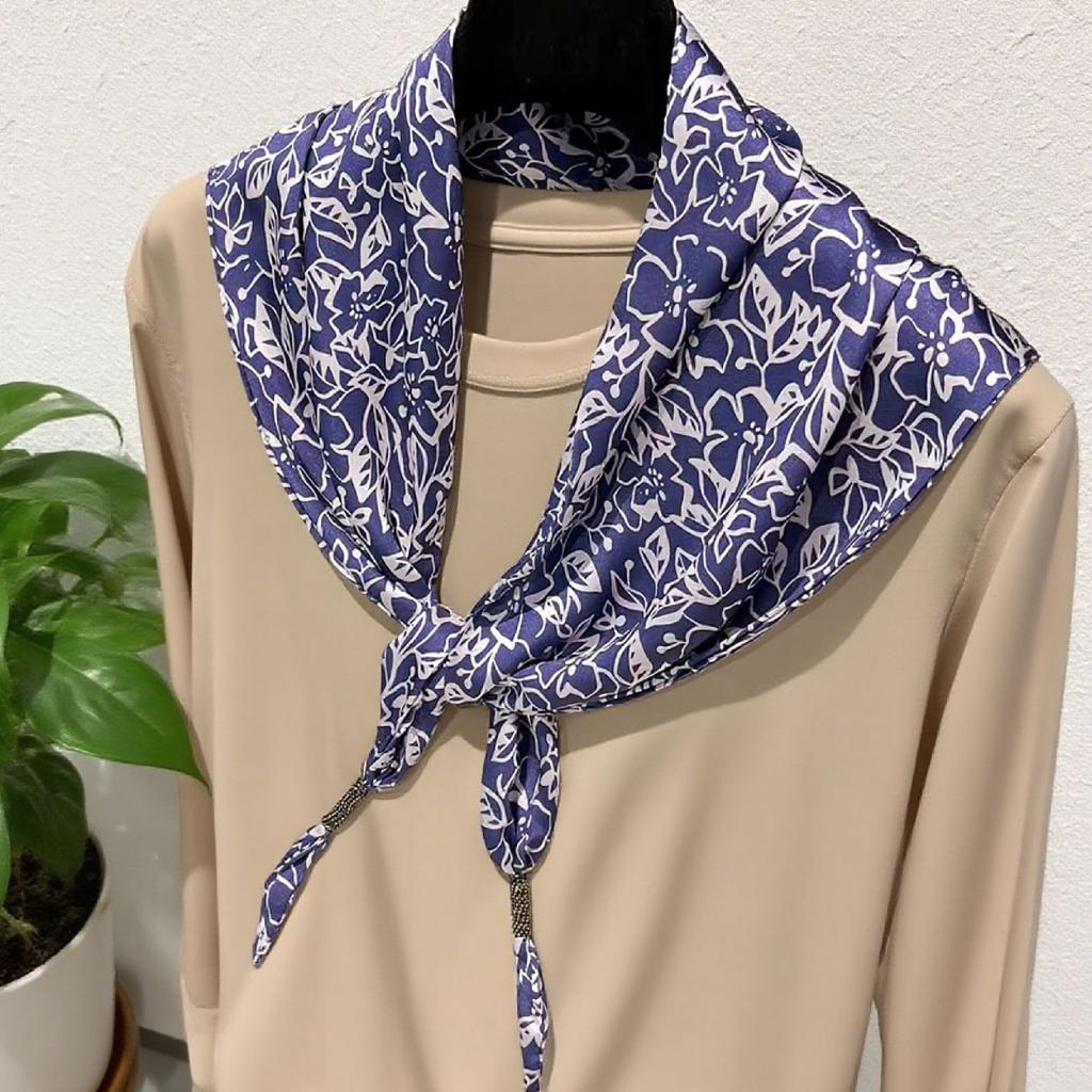 Korean triangle scarf fart curtain women stacked wearing high-end silk scarves, new waist scarves with jeans, accessories, waist accessories