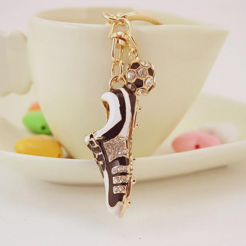 Брелок для ключей в виде футбольной бутсы для мужчин - креативная подвеска с бриллиантами, идеальный небольшой подарок