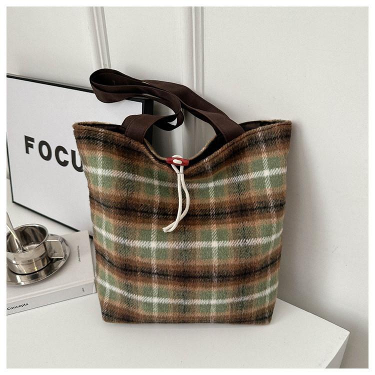 Trendy Plaid Woolen Tote Bag With Large Capacity For Women 2024 New Street Fashion