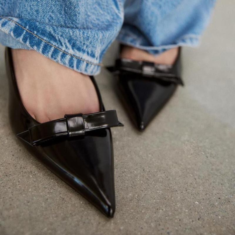 Современные офисные туфли для женщин, черные свадебные босоножки с острым носком и бабочками на высоком каблуке