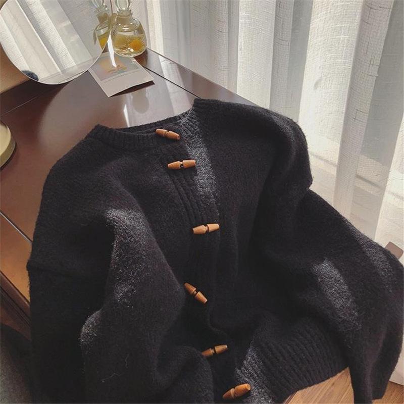 Осенне-зимний женский свитер в стиле ретро, ​​однотонный свитер на пуговицах с бычьим рогом, куртка, ленивый свободный мягкий вязаный кардиган с круглым вырезом, верхняя одежда