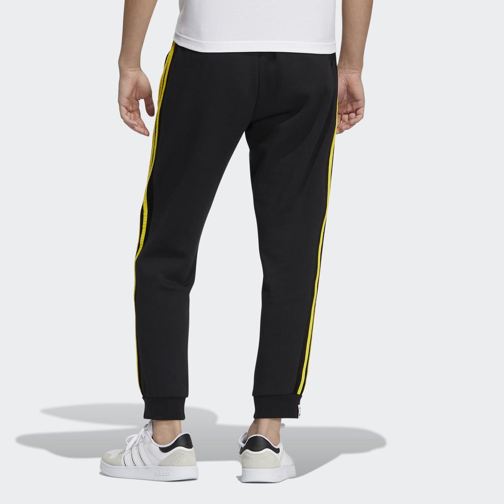 adidas Спортивные брюки Neo X Smiley Collab с манжетами и контрастными 3 полосками, мужские брюки черного цвета HB7411