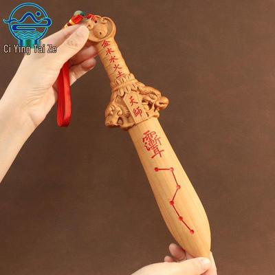 Подвеска Меч Небесного Мастера из персикового дерева с киноварью с монетами Пяти Императоров