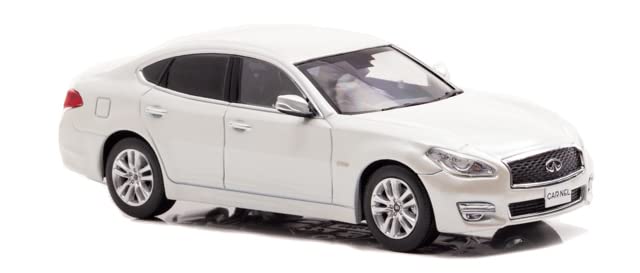 Hiko Seven CARNEL 1/43 Nissan Fuga Hybrid (Y51) 2015 Crystal White Pearl Finished Product
