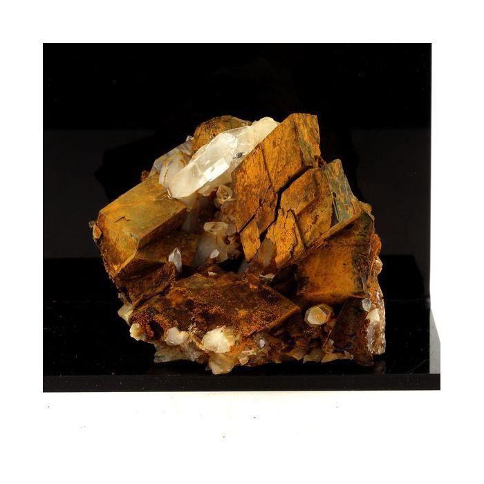 Pierres et Minéraux. Quartz + Siderite. 942.0 ct. Allevard, Isère, France.