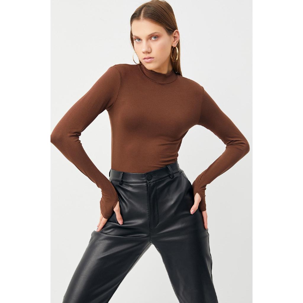 Женское черное боди с деталями на пальцах