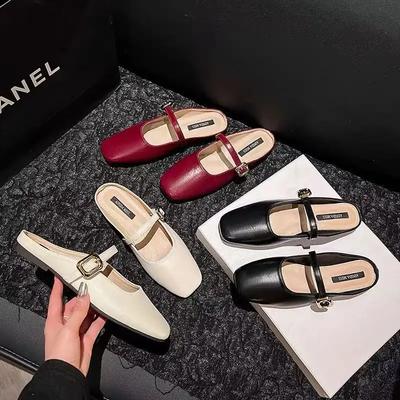 Мягкая кожа 2025 Ремешок с серебряной пряжкой Повседневная обувь Модные балетки Элегантная обувь с блестками Закрытый носок Шлепанцы Женские лоферы