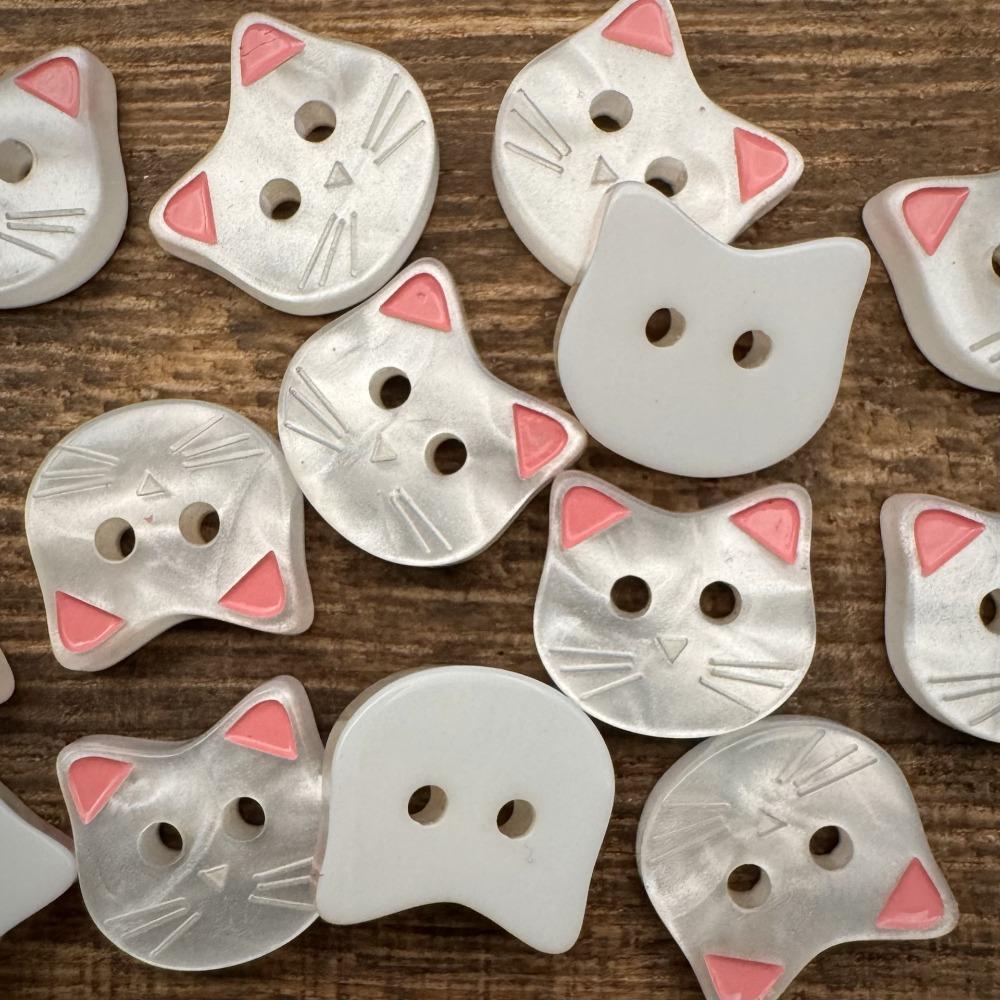 10Pcs Cute Cat Buttons 12mm Small Kitten Head White Resin 2-hole Buttons Clothing Accessories
