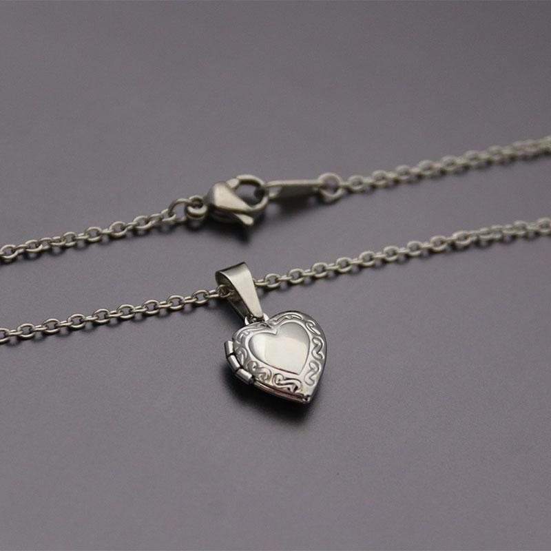 1pc Tiny Heart Photo Frame Pendant Necklace Love Heart Charms Floating Locket Necklaces Women Men Fashion Memorial Jewelry