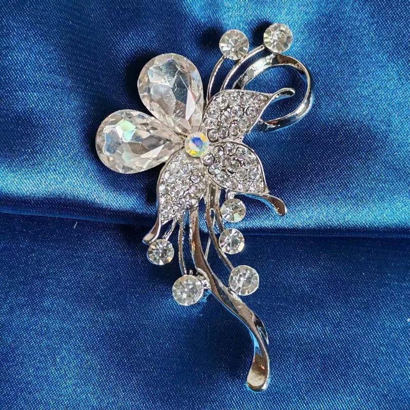 Brooch High-End Niche Silk Scarf Buckle Alloy Diamond Coat Pearl Corsage Pin Accessories