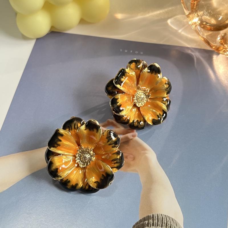 Винтажные золотые серьги-клипсы в виде цветов с эмалью - Не требуют прокола