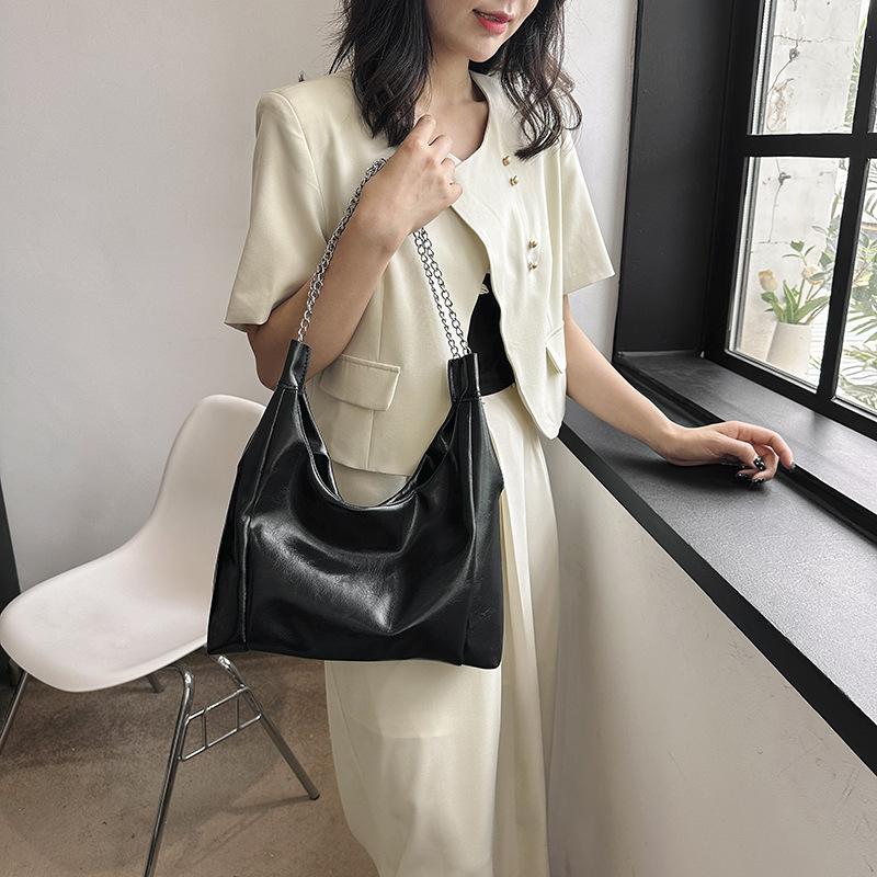 В этом году популярна сумка-тоут для отдыха и поездок на работу, женская летняя новая модная простая сумка через плечо большой вместимости 2024 года