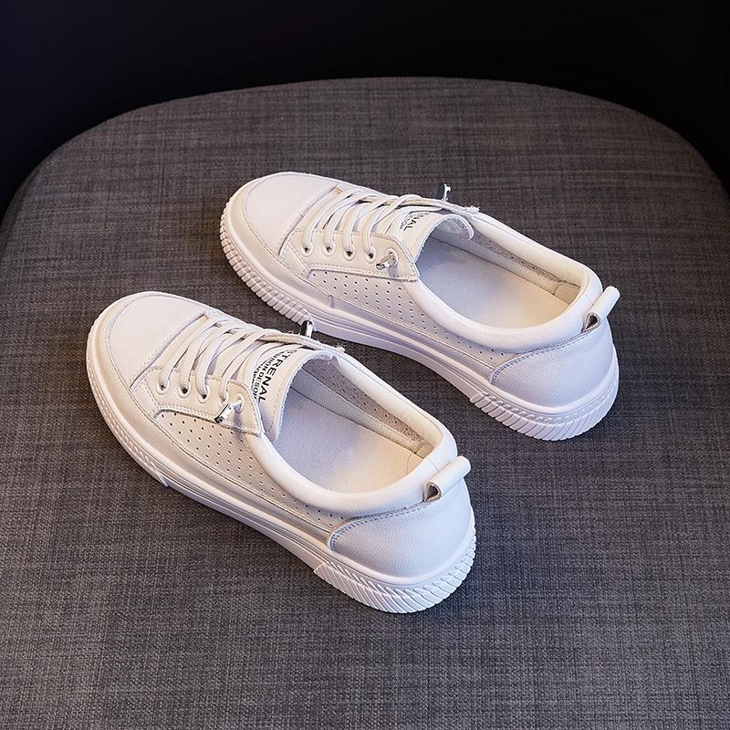 Кожаные маленькие белые туфли, женская обувь, универсальные летние туфли в модном стиле, новые повседневные белые туфли с сеткой на плоской подошве, летние
