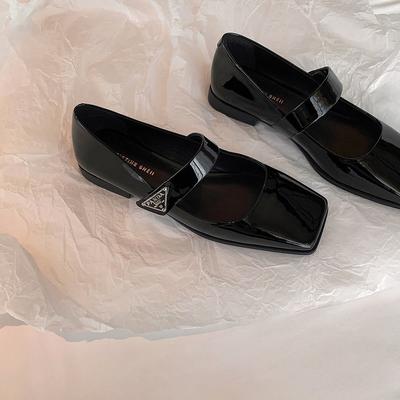 [sheii Су Иинь] Непопулярная серия~ лакированная кожа квадратный носок треугольная пряжка туфли Мэри Джейн на плоской подошве женские туфли