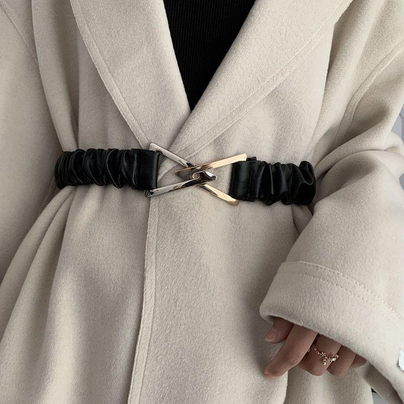 Шикарный пояс с треугольной пряжкой для женщин в элегантных черном и бежевом цветах, идеально подходящий для осенней моды