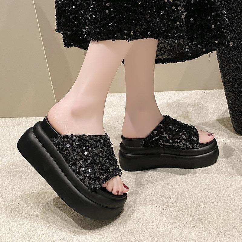 Модные шлепанцы на высокой платформе, женские летние повседневные тапочки, шлепанцы на танкетке 9 см с кристаллами, блестящие толстые сандалии, пляжные тапочки с открытым носком