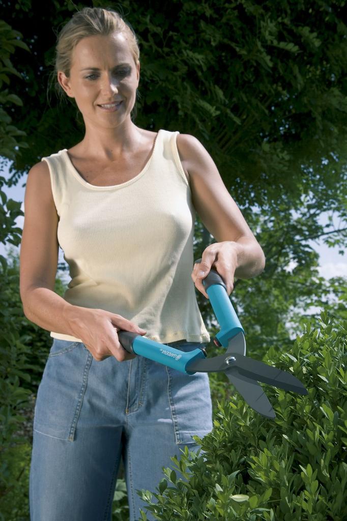 GARDENA Ножницы для обрезки травы с прямым лезвием и редуктором Comfort 600 Общая длина 60 см Длина лезвия 23 см 393-20