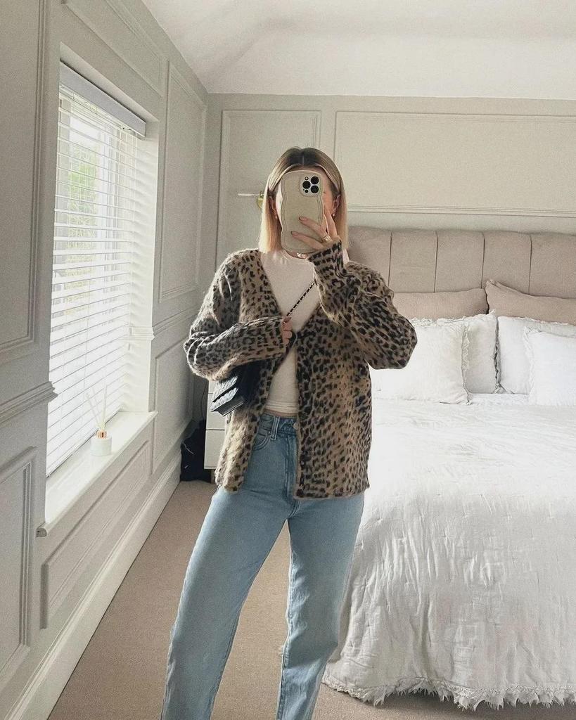 Кардиган с V-образным вырезом и леопардовым принтом в стиле ретро - мягкий и стильный свитер-жакет