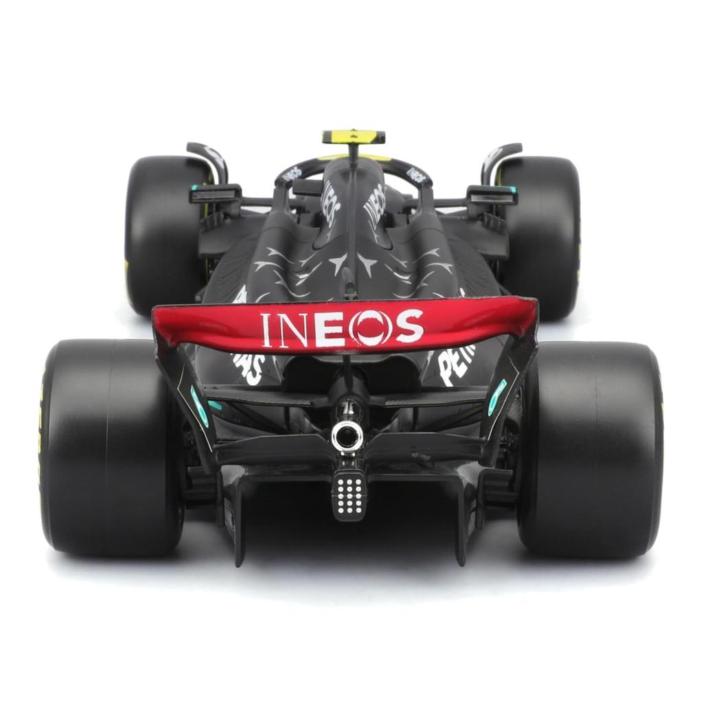 Bburago Модель 2023 года Масштаб F1 Petronas W14 E Performance с фигуркой Льюиса Хэмилтона Гоночный спортивный автомобиль Миниатюрная литая модель автомобиля 1/24 Mercedes-AMG #44 /