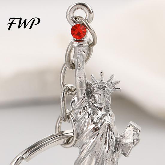 Scratch-resistant Keychain Pendant Statue of Liberty Design Lightweight Zinc Alloy Golden Charm with Lobster Clasp New York Landmark Accessory