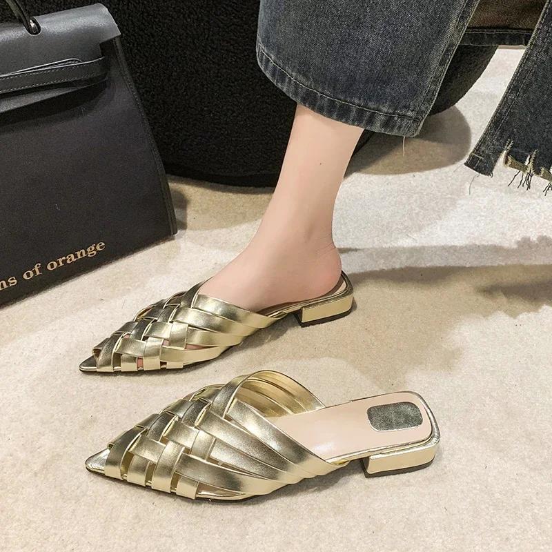 Остроносые женские новые повседневные сандалии на плоской подошве с полым плетеным однотонным узором, пляжные тапочки с одной ножкой и небольшим горлом