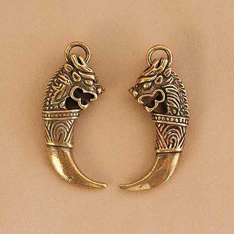Брелок из латуни в виде зуба волка, аксессуар для мужчин и женщин, винтажное украшение, латунный брелок с изображением счастливой головы волка, кулон для автомобиля