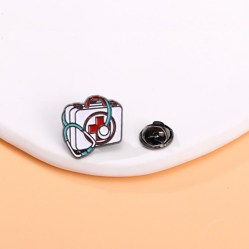 Новые модные броши Мультяшная больница Медицинская серия Медсестры Врачи Булавки Аптечка первой помощи Термометр Декоративные значки Брошь