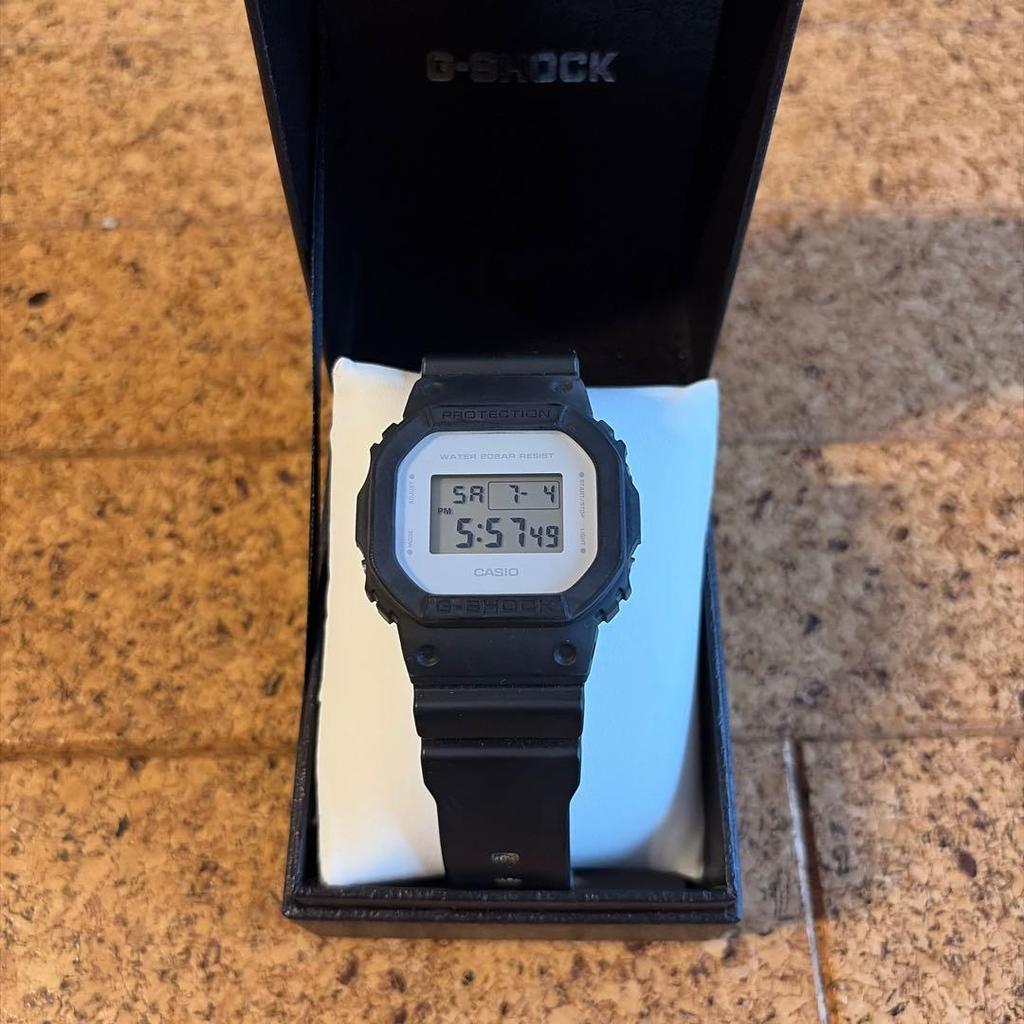 Б/у основной корпус CASIO G-SHOCK DW-5600LCU