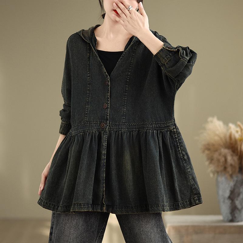 В Европе и США осенью 2024 года появится новая джинсовая куртка в стиле ретро с капюшоном и рукавами «летучая мышь», короткая джинсовая куртка-кардиган для женщин.