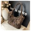 Сумка с леопардовым принтом женская большой вместимости новая осенне-зимняя универсальная повседневная на плечо студенческая для поездок на работу сумка-тоут