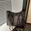 Retro Leopard Print Large Capacity Tote Bag Simple Fashion Commuter Handbag Fashionable Shoulder Bag