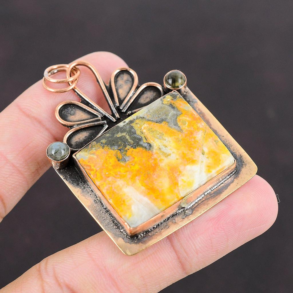 Подвеска из яшмы "Шмель" Подвеска из лабрадорита Драгоценный камень Медная подвеска Подвеска ручной работы Уникальный медный дизайн Ювелирные изделия Специальный кулон для подарка