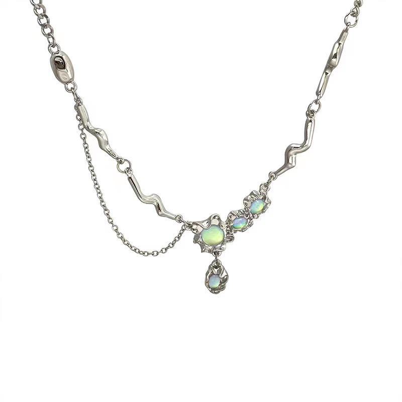 Ожерелье из лунного камня: Высококачественная, милая и стильная цепочка на ключицу для женщин.