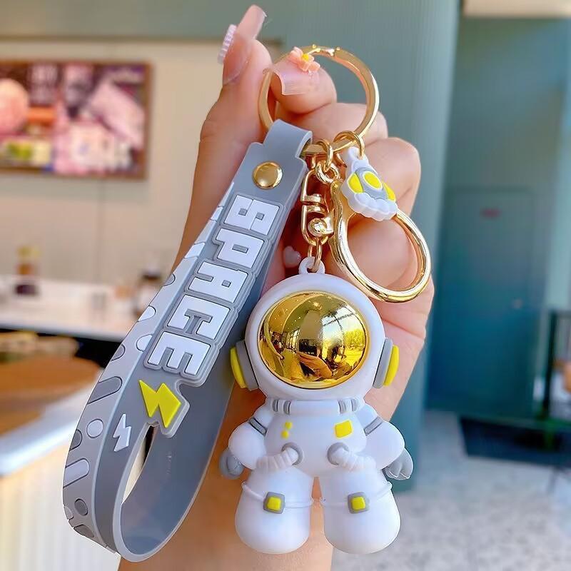 Cartoon Lightning Keychain Cute Astronaut Doll Pendant Couple Car Keyring Bag Keyholder Creative Bag Charm Accessories