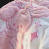 Женская футболка с коротким рукавом и вышивкой «Розовый медведь»: Милый, милый, плюшевый дизайн для весны и лета.