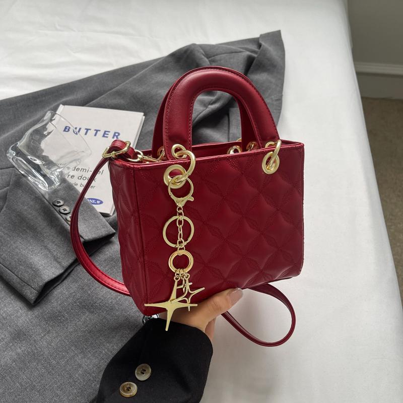 Сумка женская Xiaoxiangfeng Модная женская сумка Осень и зима Глянцевая сумка через плечо Нишевая Простая Портативная Ромбовидная Темперамент Принцесса Диана Сумка