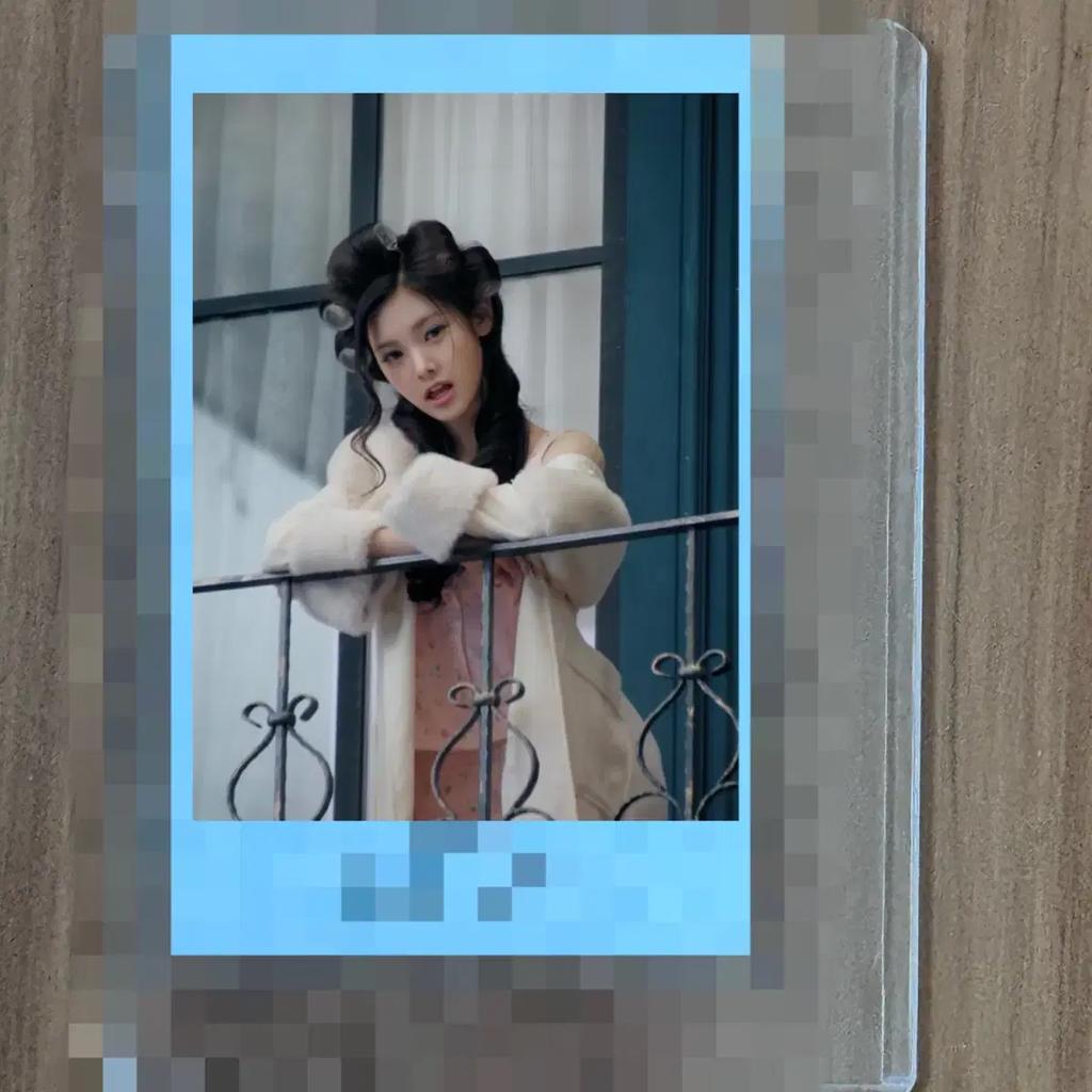 BABY DONT CRY Lee Hyun unreleased autographed Polaroid for sale